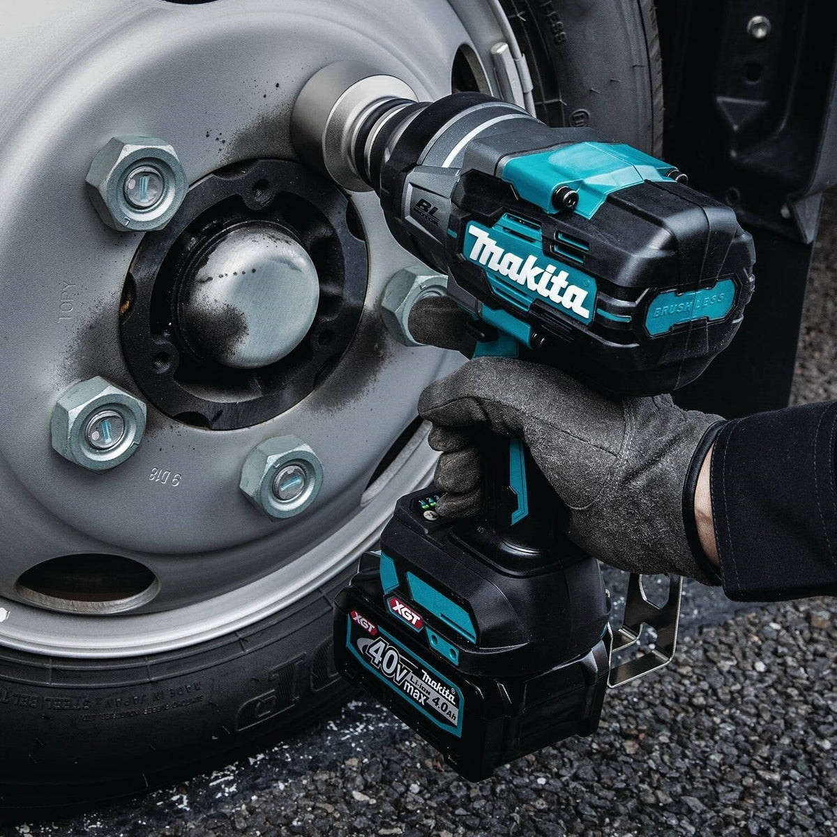 Makita GWT01D 40V max XGT® Impact Wrench Kit