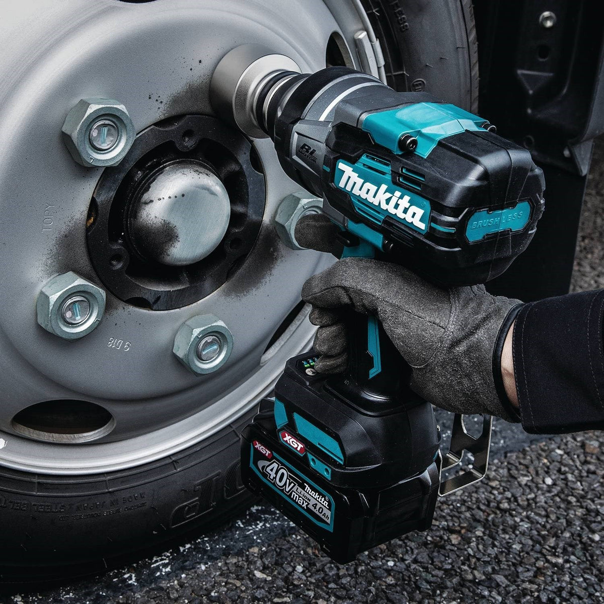 Makita GWT01D 40V max XGT® Impact Wrench Kit