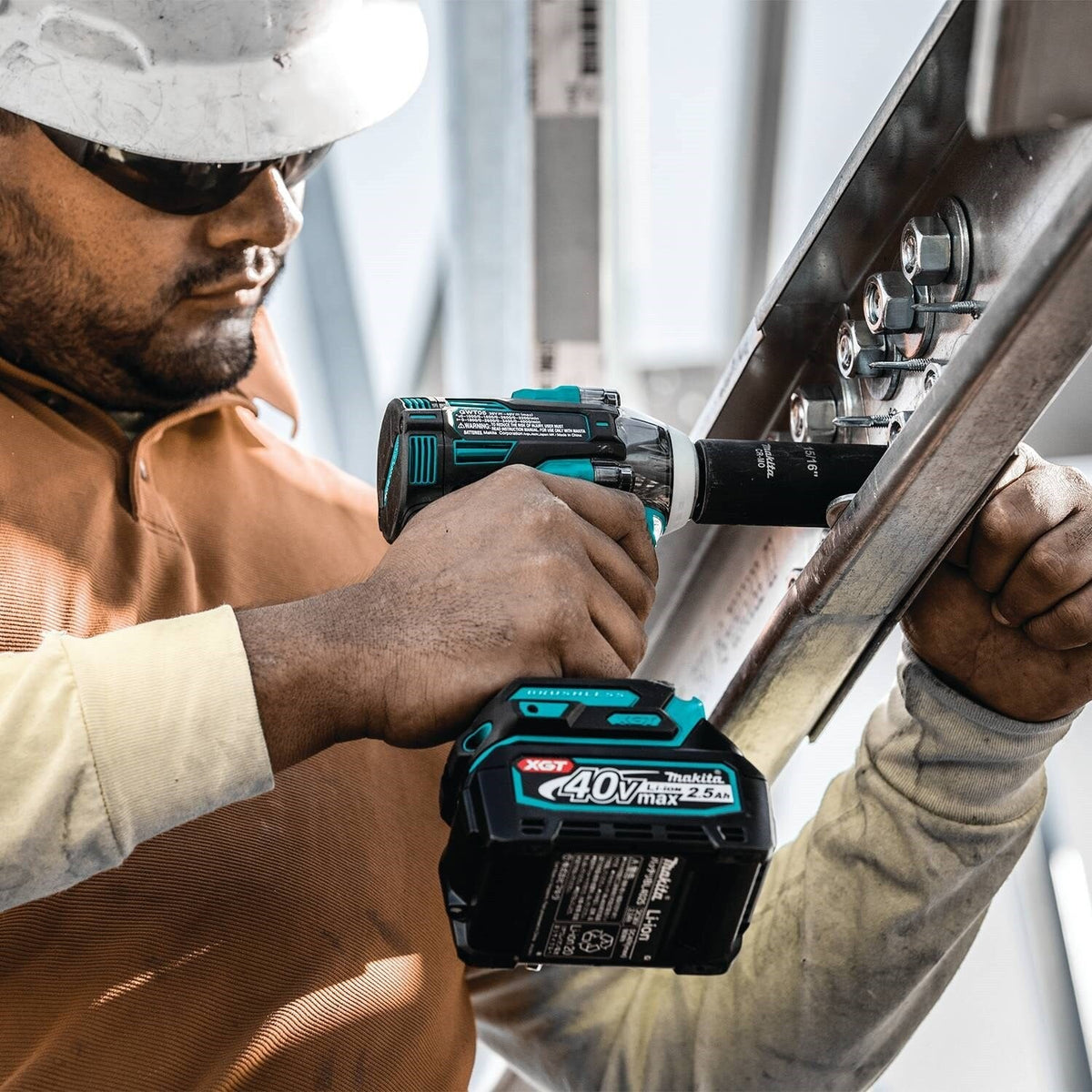 Makita GWT05D 40V max XGT® Impact Wrench Kit w/ Detent Anvil (2.5Ah)