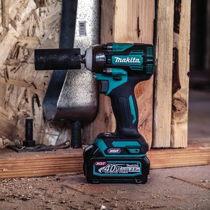 Makita GWT05D 40V max XGT® Impact Wrench Kit w/ Detent Anvil (2.5Ah)