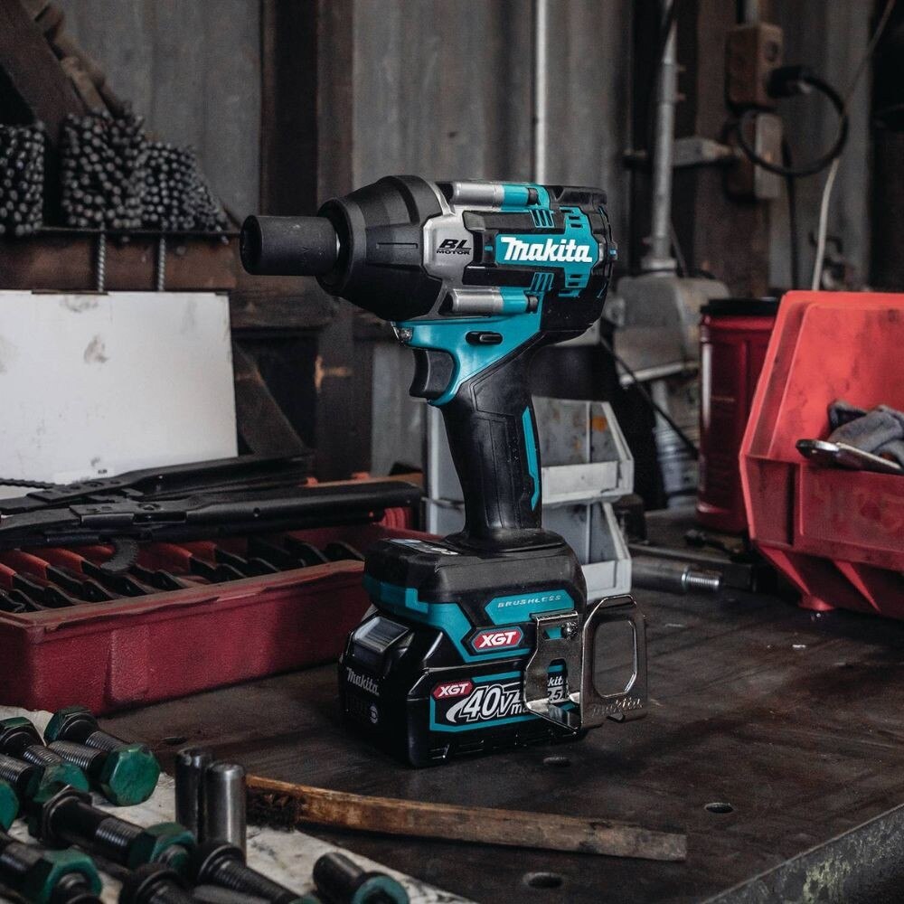 Makita GWT07D 40V max XGT Brushless Cordless 4-Speed Mid-Torque 1/2" Sq. Drive Impact Wrench Kit w/ Friction Ring Anvil, var. spd., rev., L.E.D. Light, bag (2.5Ah)