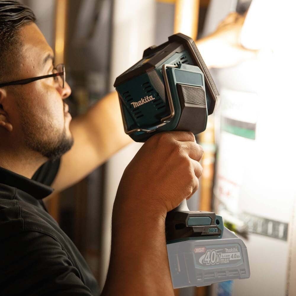 Makita ML007G 40V max XGT Cordless L.E.D. Flashlight / Spotlight (Tool Only)