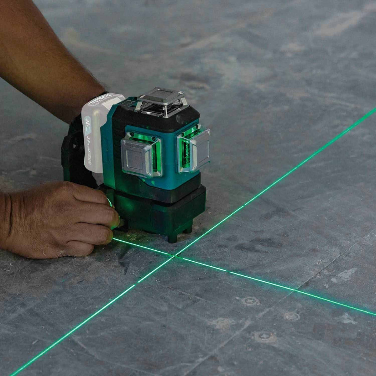 Makita SK700GD 12V max CXT Self-Leveling 360° 3-Plane Green Laser