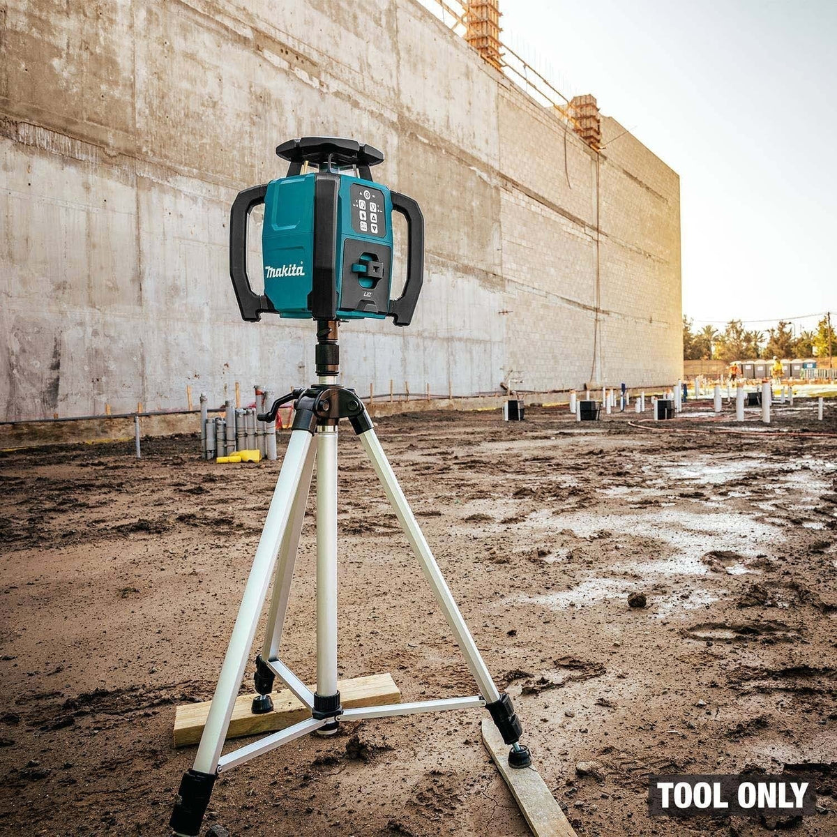 Makita SKR001Z 18V LXT Green Dual Slope 360 Degree Rotary Laser Level 2600 ft with Case (Tool Only)