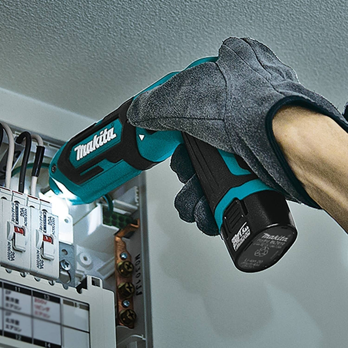 Makita TD022DSE 7.2V Li-Ion Cordless 1/4" Hex Impact Driver Kit