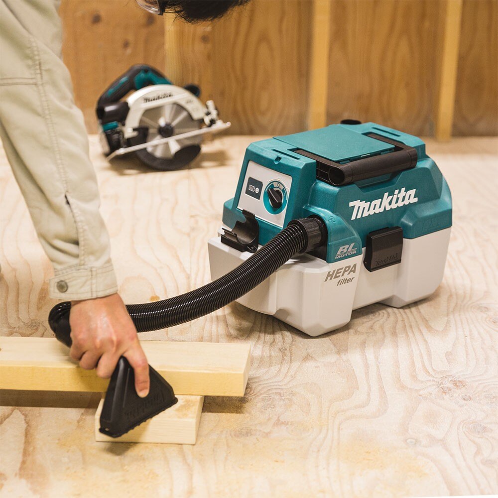 Makita XCV11T 18V LXT Portable Wet/Dry Dust Extractor/Vacuum Kit (5.0Ah)