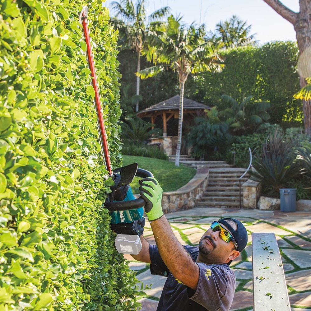 Makita XHU07Z 18V LXT Brushless Cordless 24" Hedge Trimmer, Tool Only