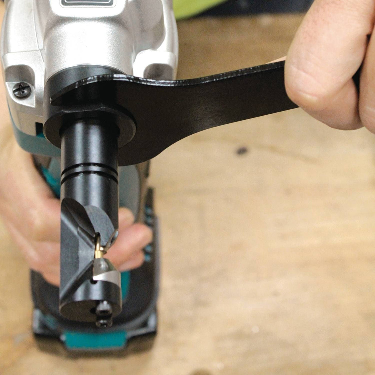 Makita XNJ01T 18V LXT Li-Ion Cordless 16 Gauge Nibbler Kit, 5.0 Ah