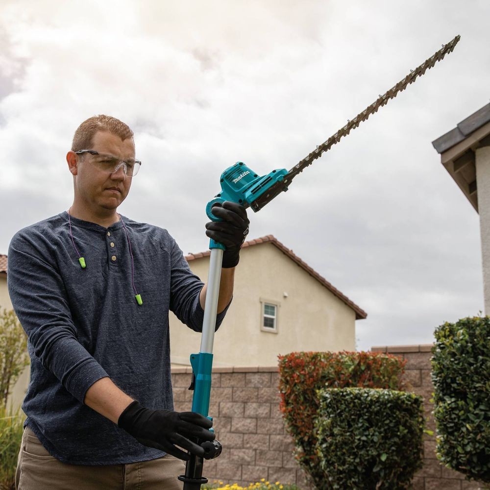 Makita XNU05SM1 18V LXT Lithium-Ion Cordless 18" Telescoping Articulating Pole Hedge Trimmer Kit (4.0Ah)