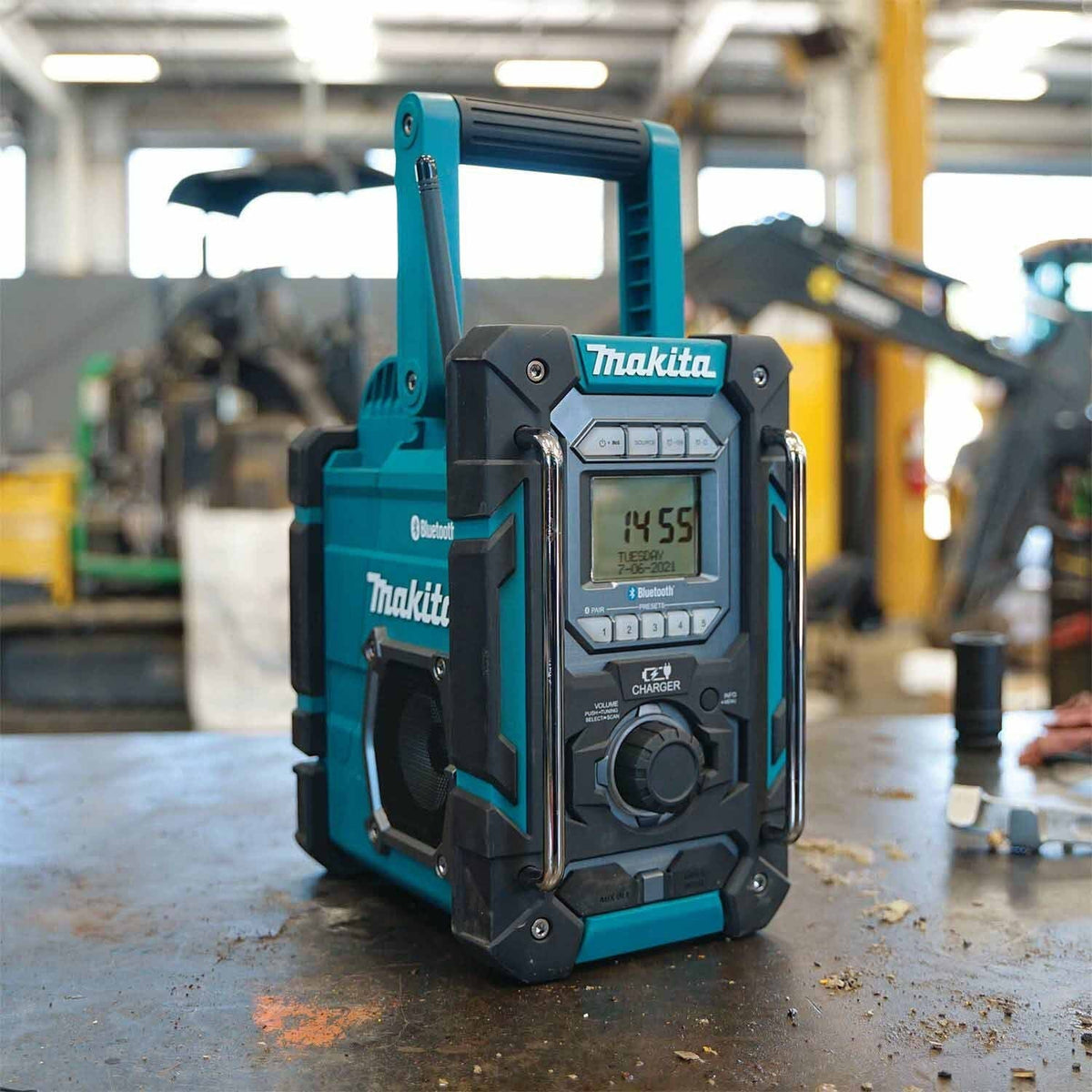 Makita XRM10 18V LXT® / 12V max CXT Job Site Charger / Radio, Tool Only