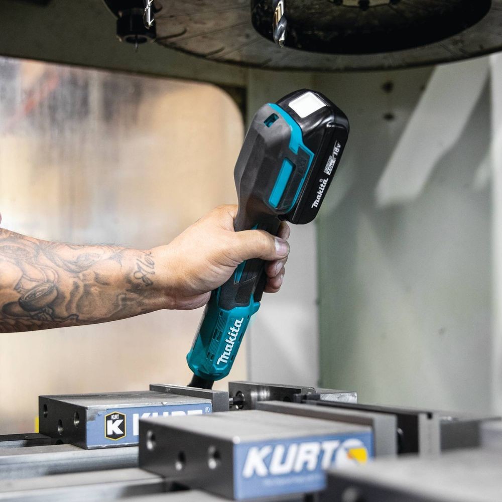 Makita XRW01SR1 18V LXT Lithium-Ion Cordless 3/8" / 1/4" Sq. Drive Ratchet Kit, interchangeable anvils, var. spd., L.E.D. Light, bag, with one battery (2.0Ah)