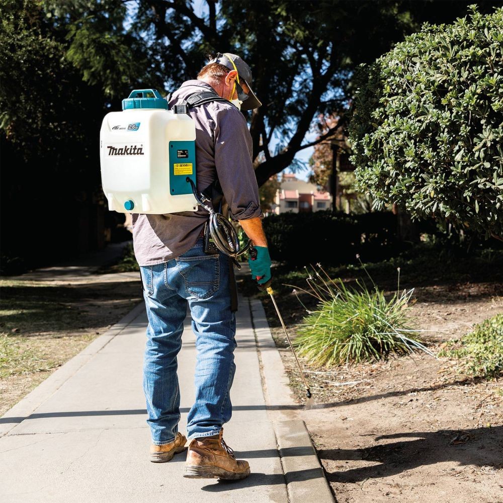 Makita XSU01SM1 18V LXT Lithium-Ion Cordless 2.6 Gallon Backpack Sprayer Kit (4.0Ah)