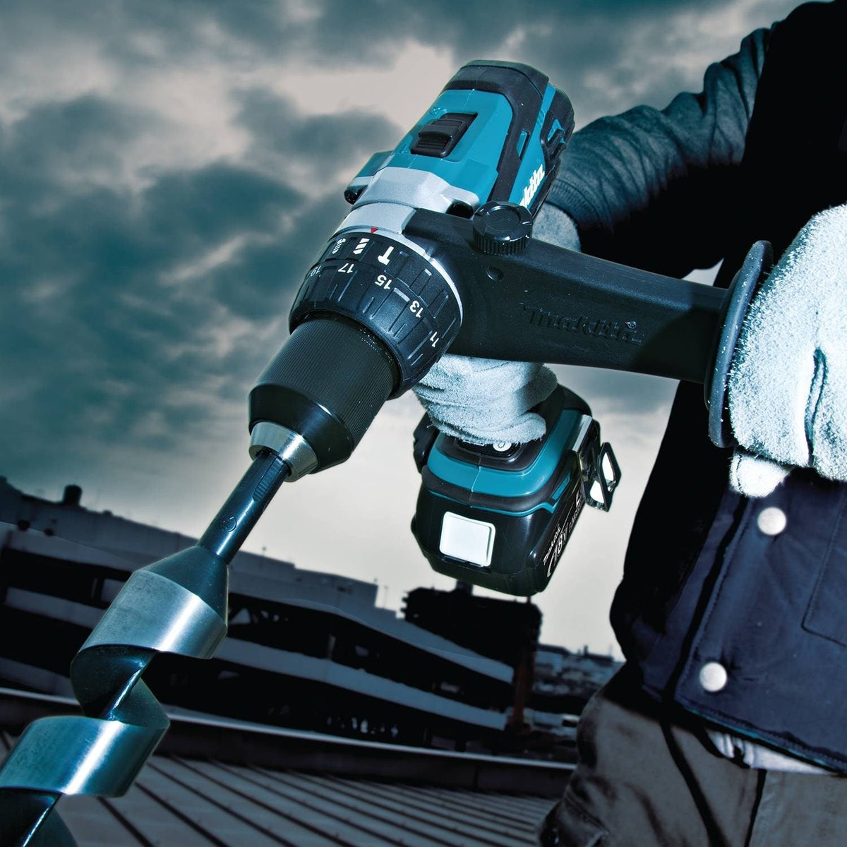 Makita XT263M 18V LXT Li-Ion Cordless 2-Piece Combo Kit (Hammer Drill/ Impact Driver) 4.0 Ah
