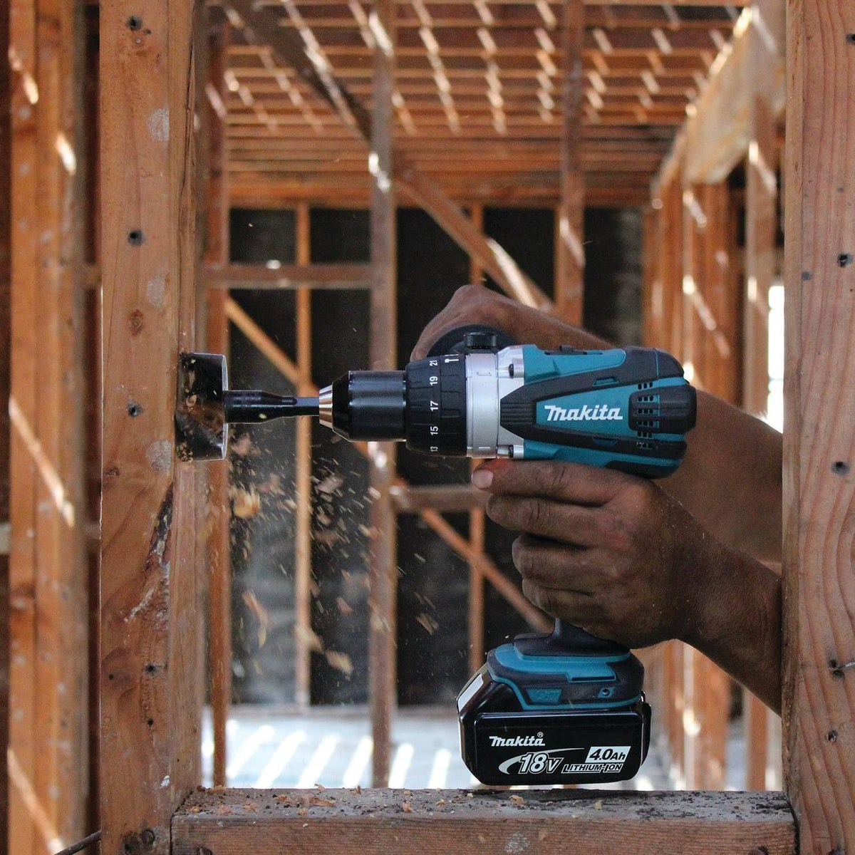 Makita XT263M 18V LXT Li-Ion Cordless 2-Piece Combo Kit (Hammer Drill/ Impact Driver) 4.0 Ah