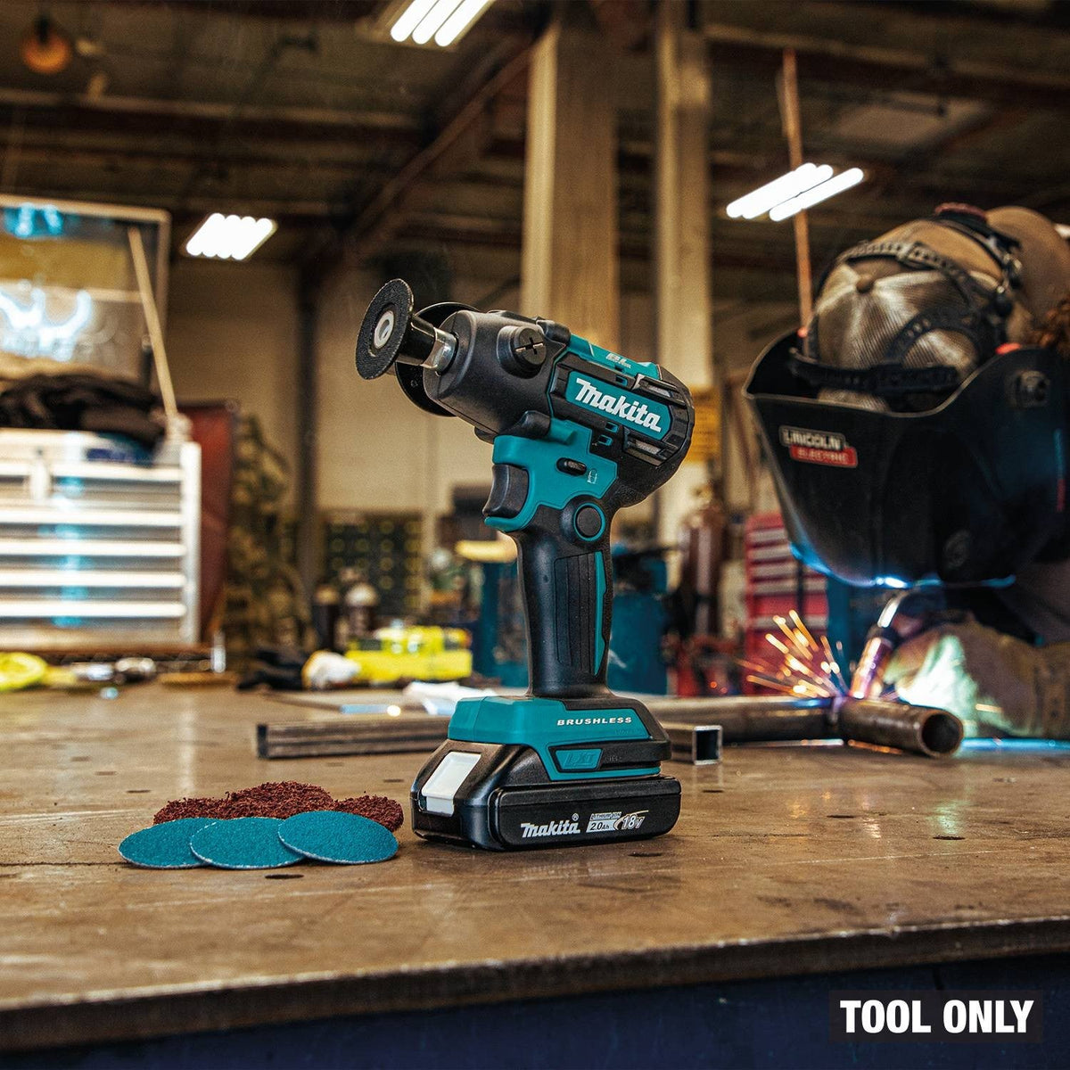 Makita XVP01Z 18V LXT Lithium?Ion Brushless Cordless 3" Polisher / 2" Sander, Tool Only