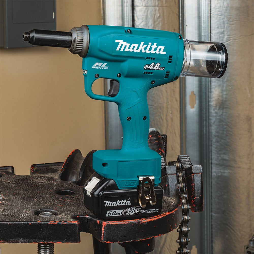 Makita XVR01T 18V LXT Lithium-Ion Brushless Cordless Rivet Tool Kit, 5.0Ah