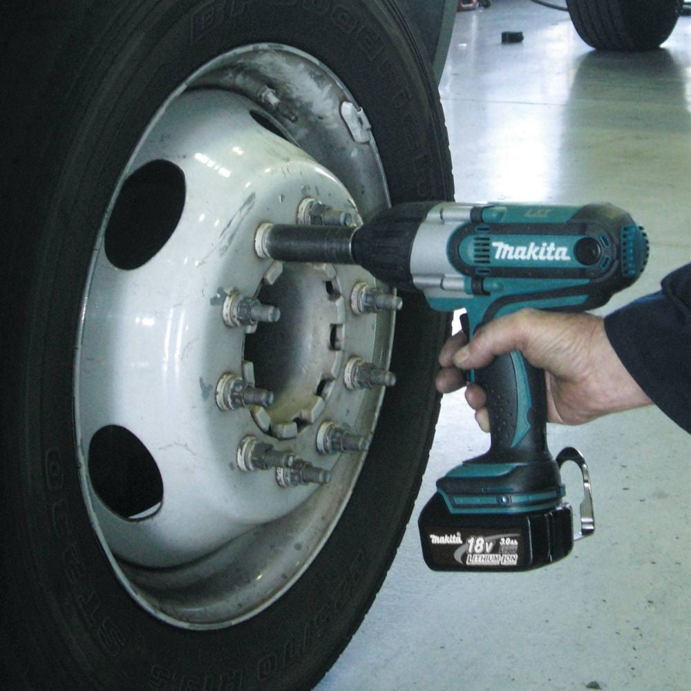 Makita XWT04S1 18V LXT Lithium-Ion Cordless 1/2" Sq. Drive Impact Wrench Kit, rev., rocker switch, L.E.D. Light, bag, with one battery (3.0Ah)