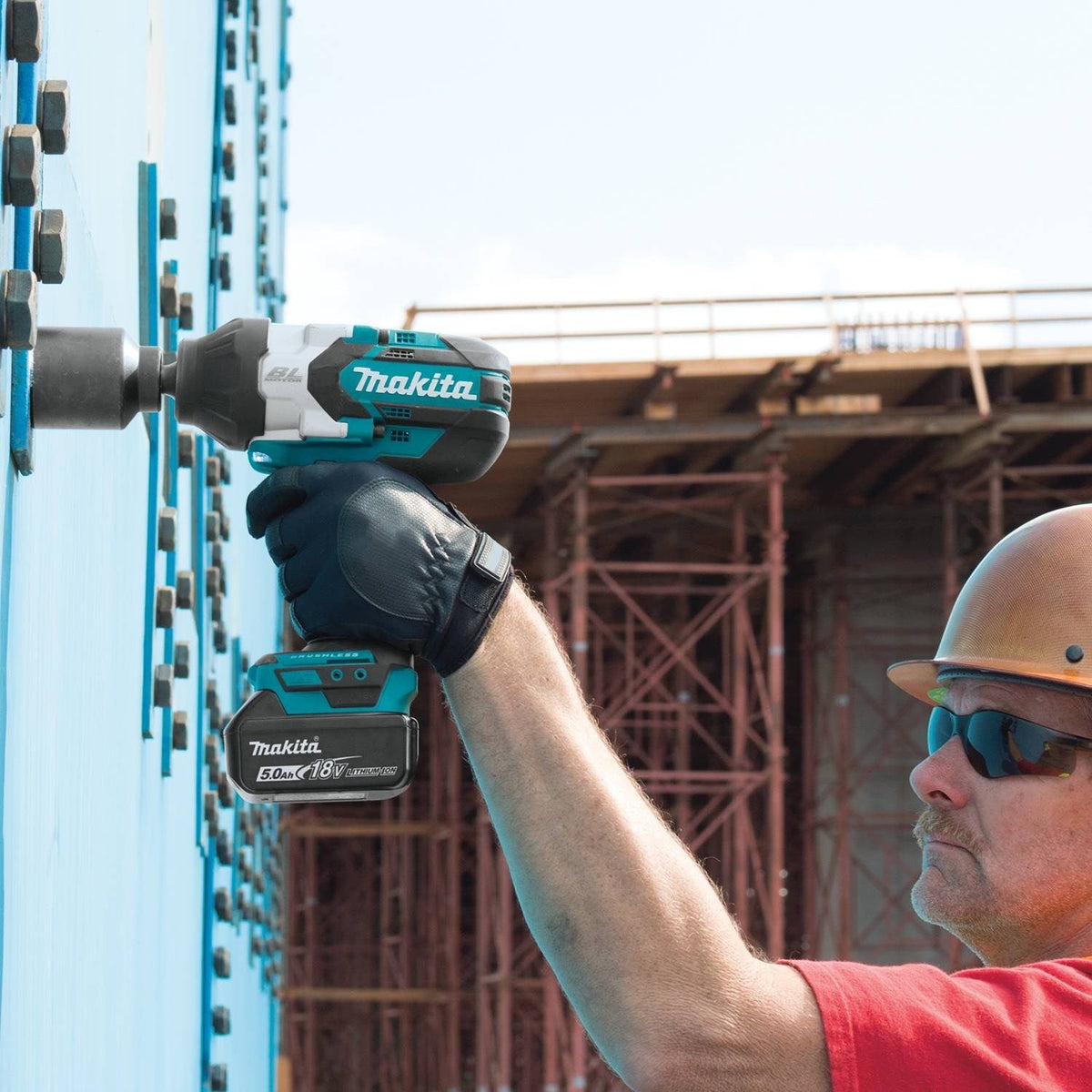 Makita XWT08T 18V LXT Li-Ion Brushless Cordless High Torque 1/2" Square Impact Wrench Kit, 5.0 Ah