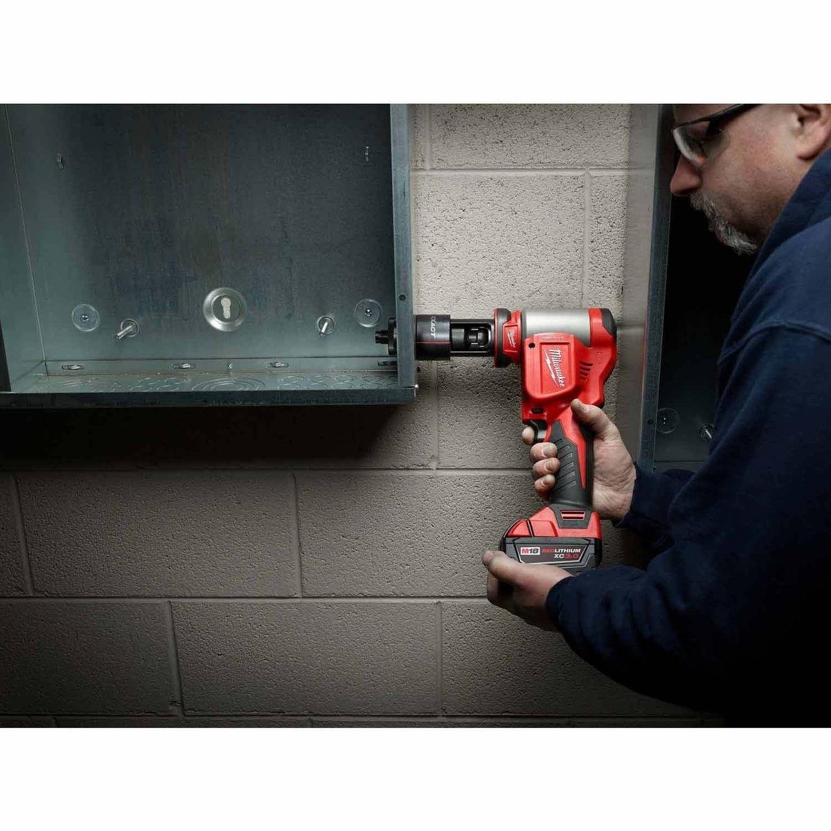 Milwaukee 2676-02 M18 FORCE LOGIC 10 Ton Knockout Tool 1/2" to 2"