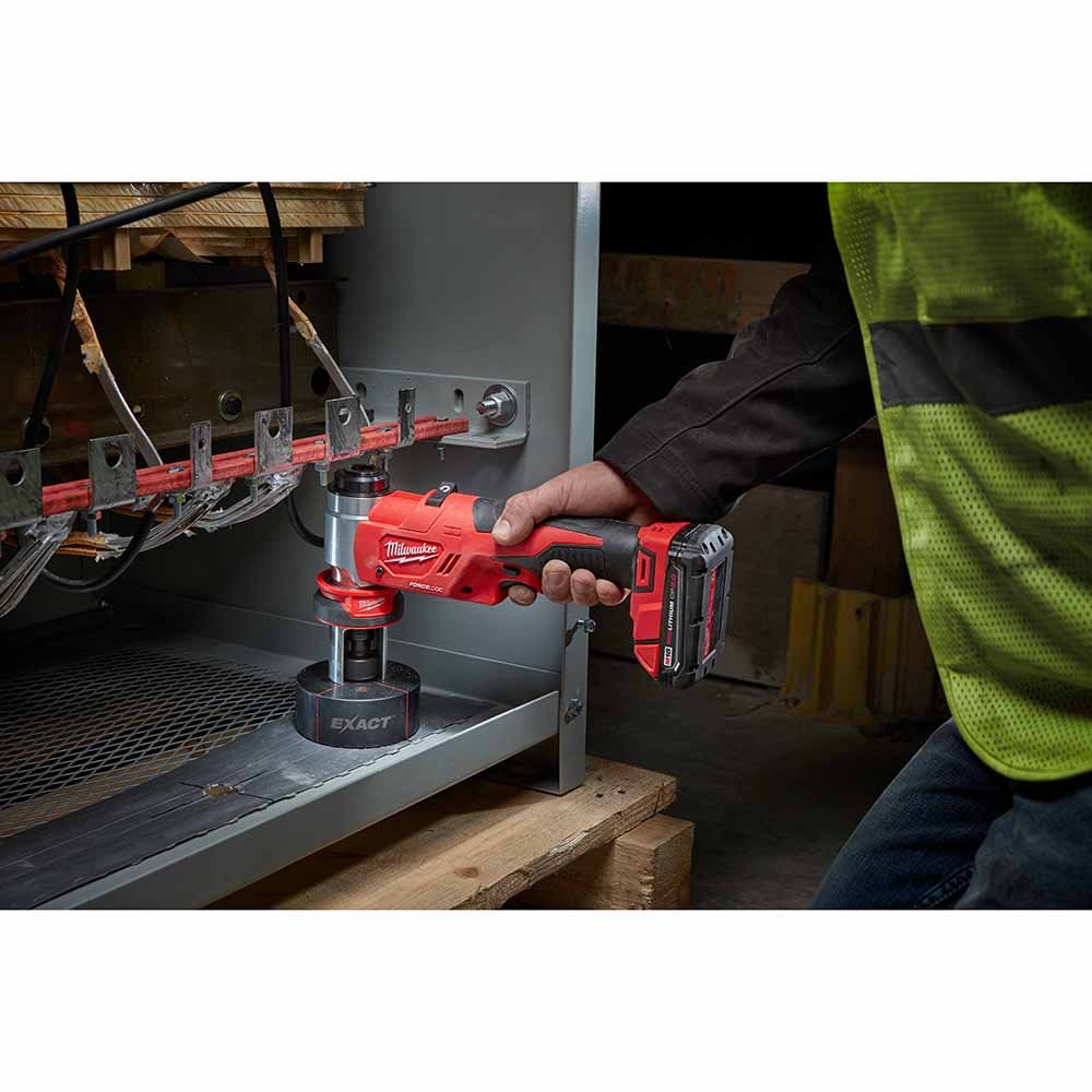 Milwaukee 2676-23 FORCELOGIC M18 10-Ton Knockout Tool 1/2" to 4" Kit