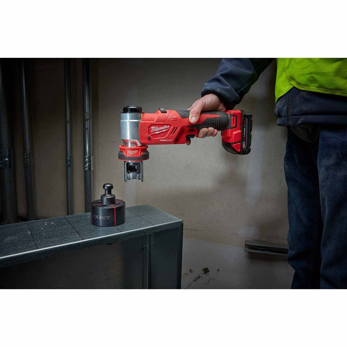 Milwaukee 2677-04 M18 FORCE LOGIC 6T Knockout Tool 1/2" - 4"