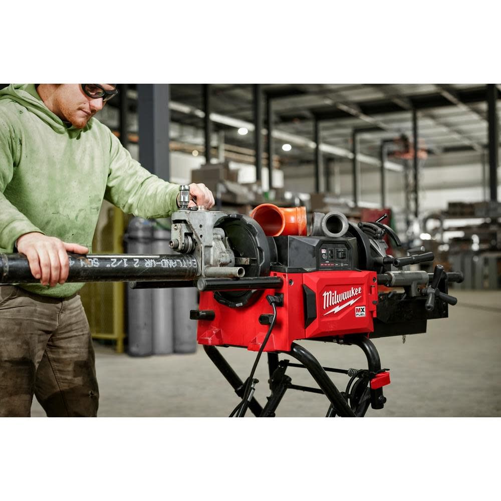 Milwaukee MXF512-2XC MX FUEL 1/8" - 2" Pipe Threading Machine Kit w/ Two Batteries and Charger